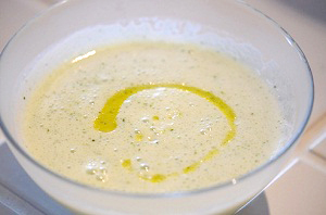きゅうりの冷たいヨーグルトスープ